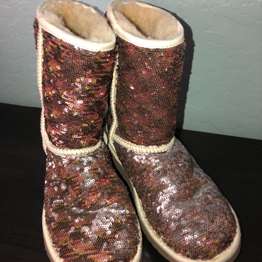 UGGS - Picture 2 of 2